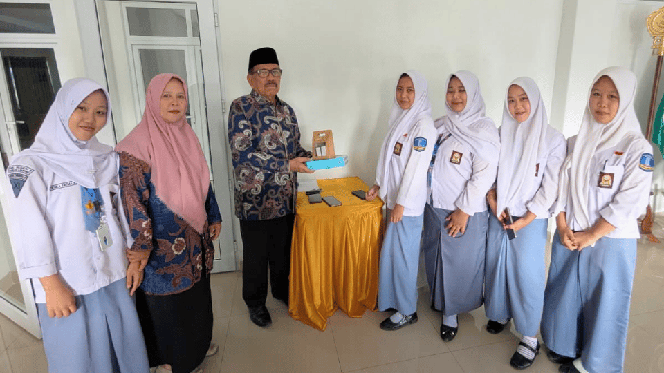 INSTIDLA Lepas Lima Siswa PKL dari SMK Negeri 8 Bandar Lampung Setelah Menyelesaikan Praktik Kerja Lapangan